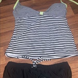 Old navy black and white two piece bathing suit